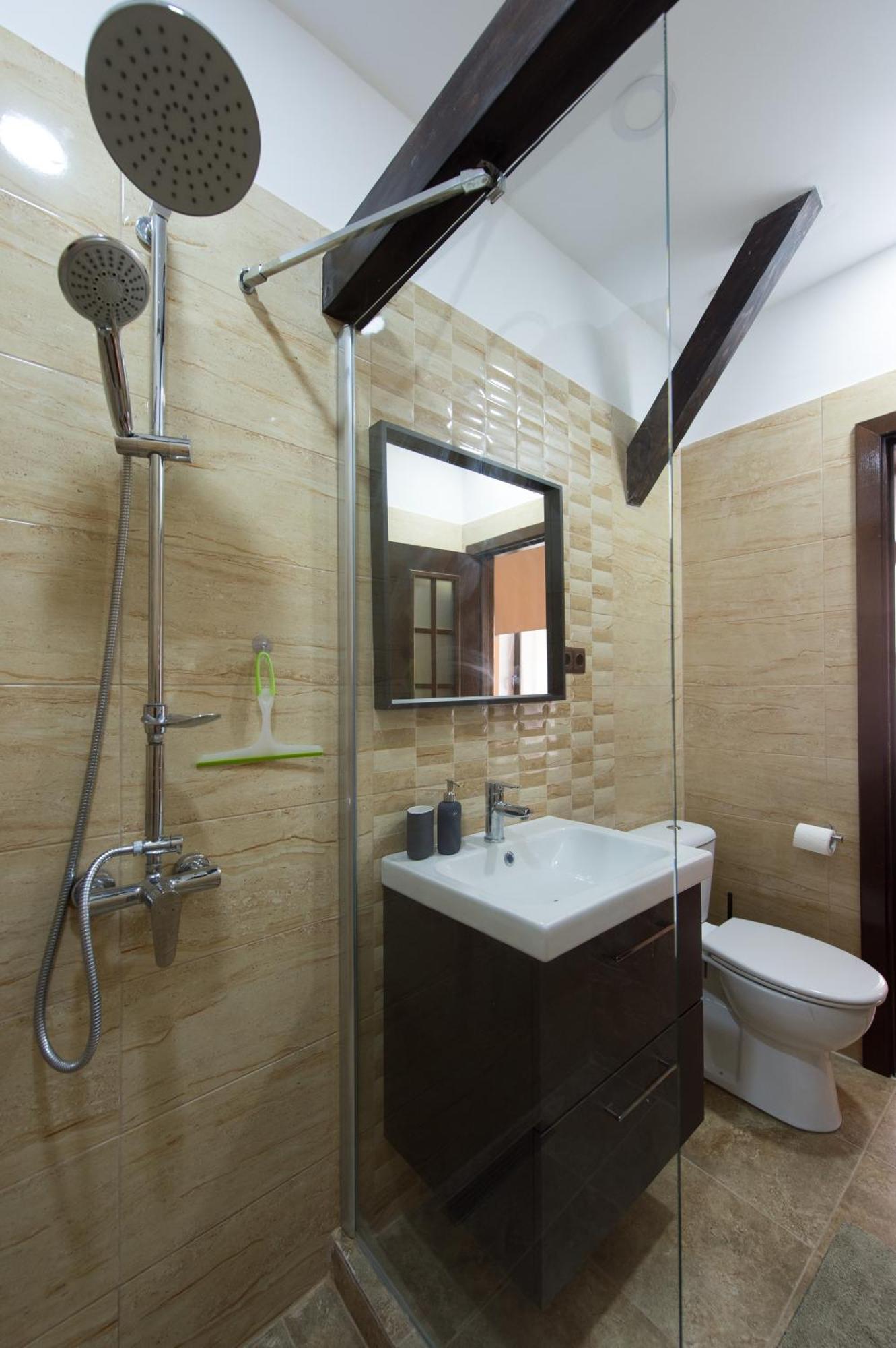 Lovely Brasov Flat With Patio And Mountain Views Exterior photo