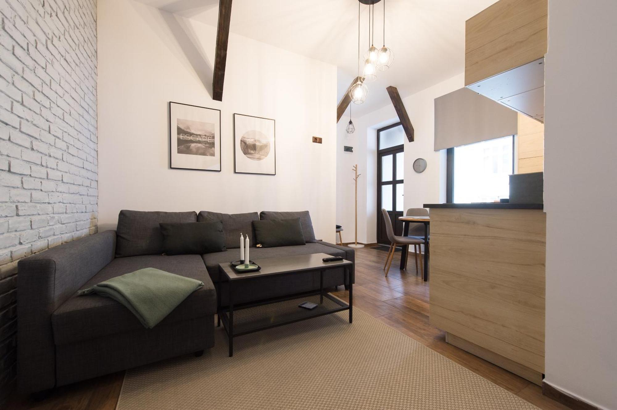 Lovely Brasov Flat With Patio And Mountain Views Exterior photo