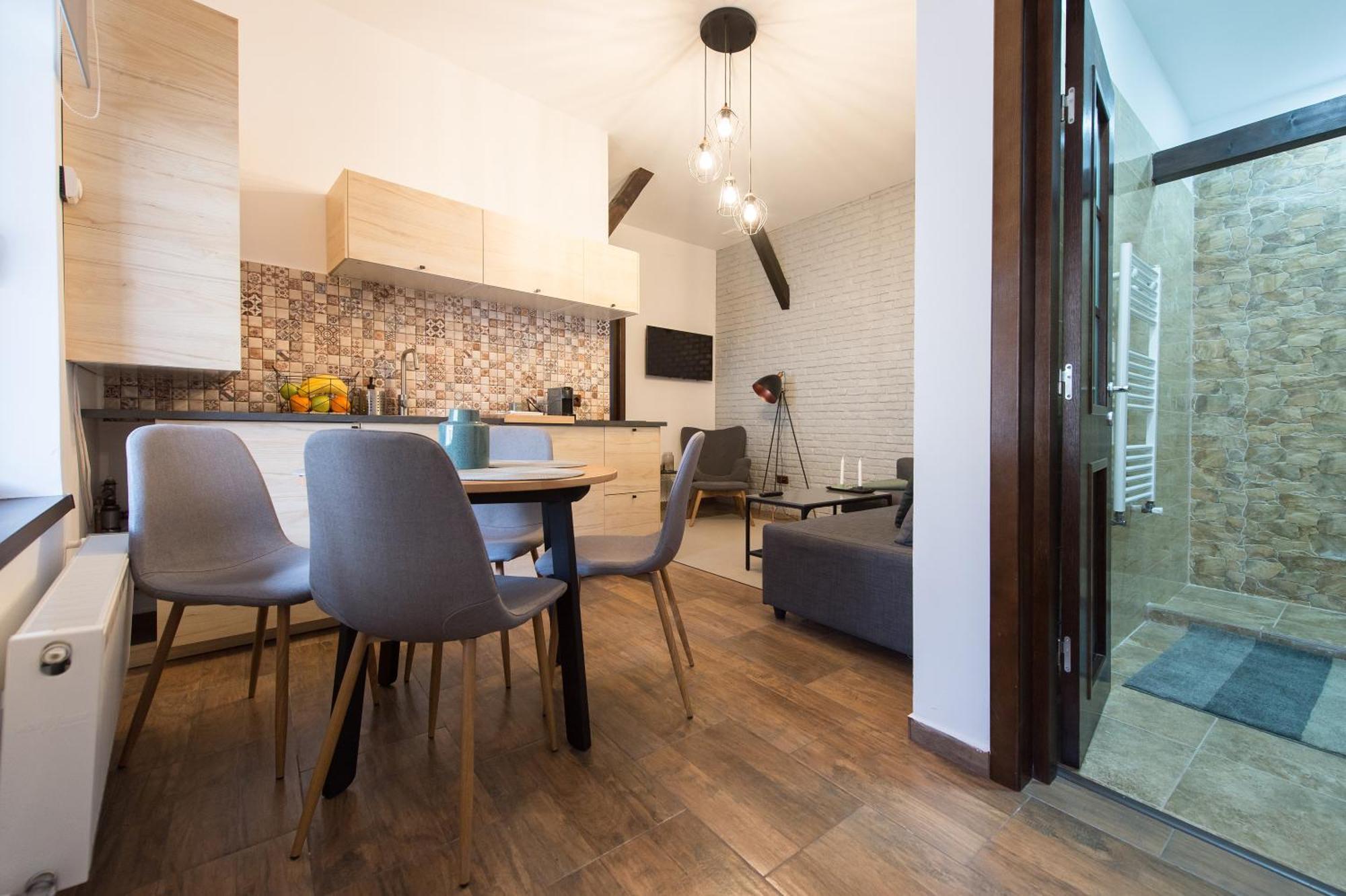 Lovely Brasov Flat With Patio And Mountain Views Exterior photo