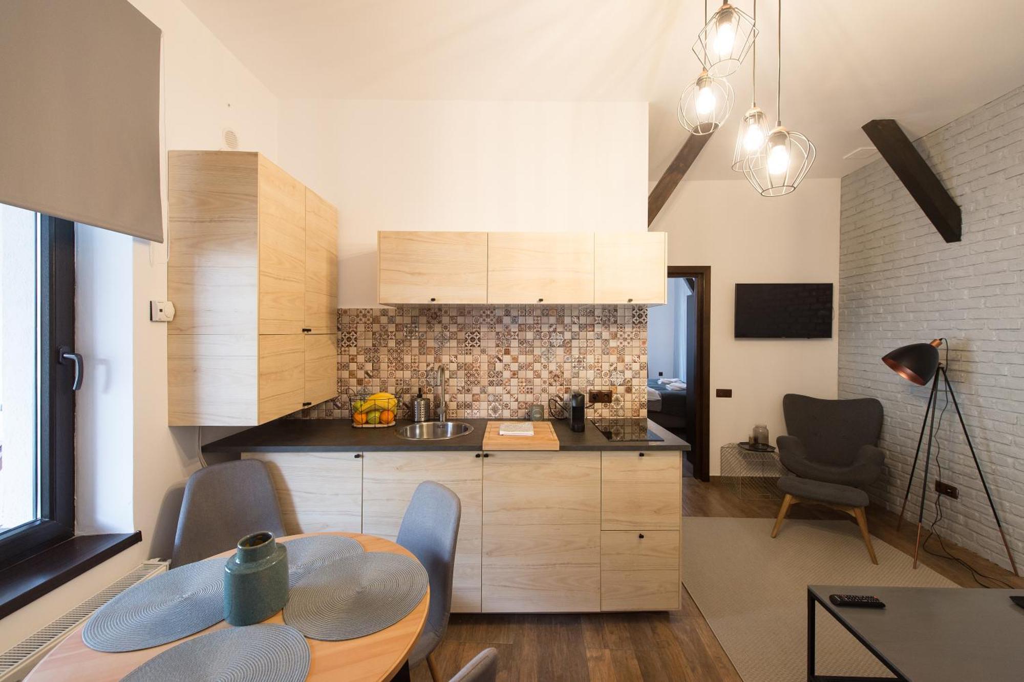 Lovely Brasov Flat With Patio And Mountain Views Exterior photo