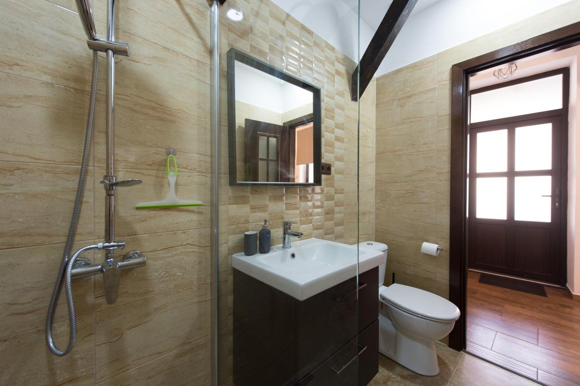 Lovely Brasov Flat With Patio And Mountain Views Exterior photo